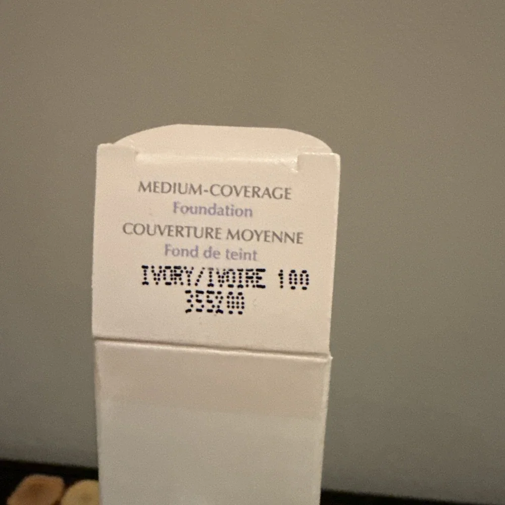 Mary Kay Medium Coverage Foundation IVORY 100 Gray Cap‎ NOS